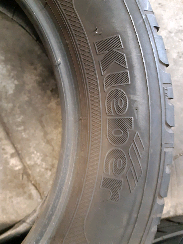 N.2 gomme estive Kleber 165 65R14 79T GOMMUS152