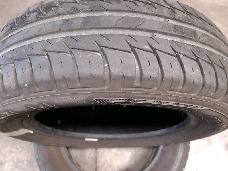 N.2 gomme estive Kleber 165 65R14 79T GOMMUS152