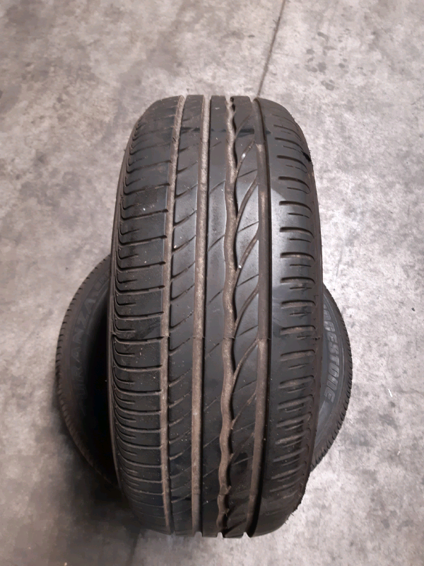 N.2 gomme estive Bridgestone 205 60R15 91V GOMMUS154