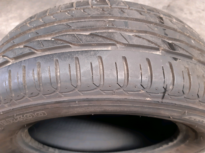 N.2 gomme estive Bridgestone 205 60R15 91V GOMMUS154