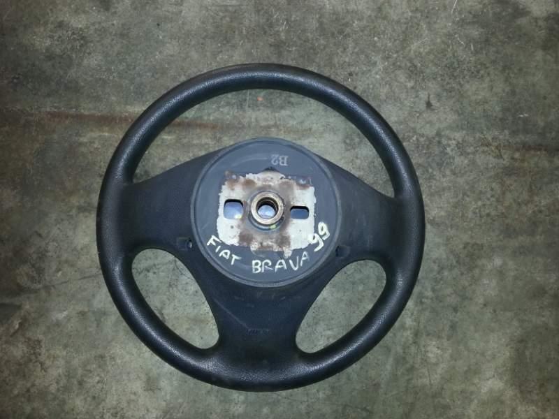 Volante senza airbag di una fiat brava del 1999