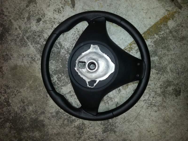 Volante senza airbag di una alfa romeo mito del 2009