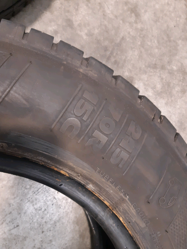 N.2 gomme Kleber da carico 215 70R15C GOMMUS201