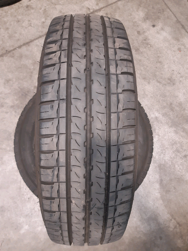 N.2 gomme Kleber da carico 215 70R15C GOMMUS201