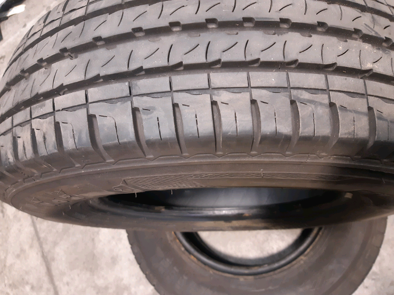 N.2 gomme Kleber da carico 215 70R15C GOMMUS201