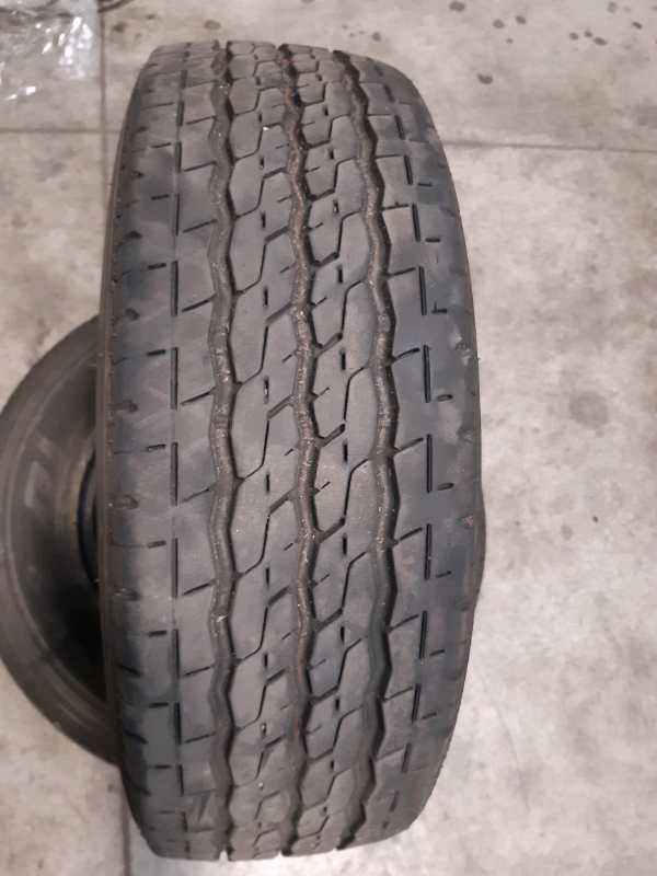 N.2 gomme Firestone da carico 215 70R15C GOMMUS202