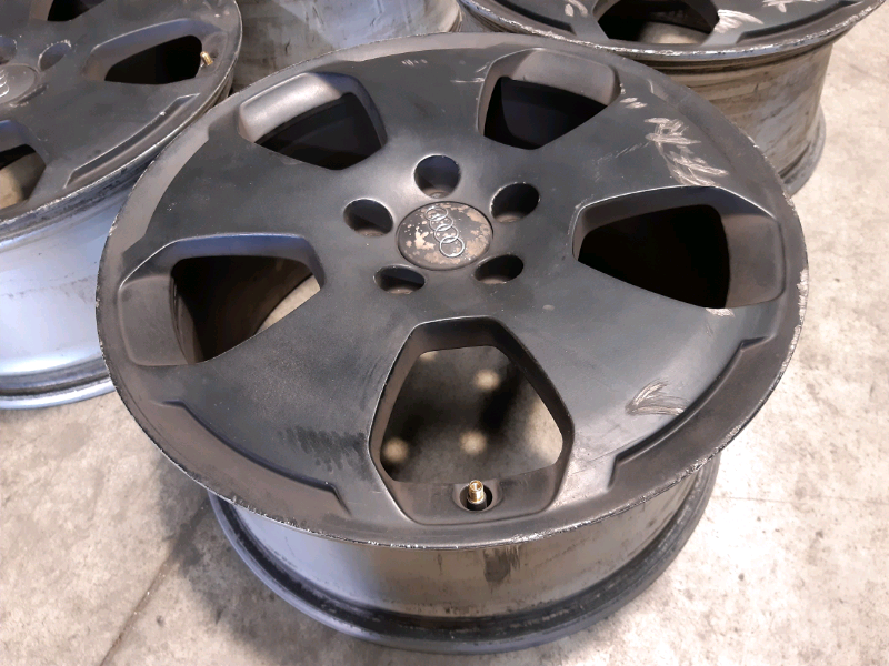 N.4 cerchi in lega Audi A3/A4 17&quot; 7,5jx17H2 ET56