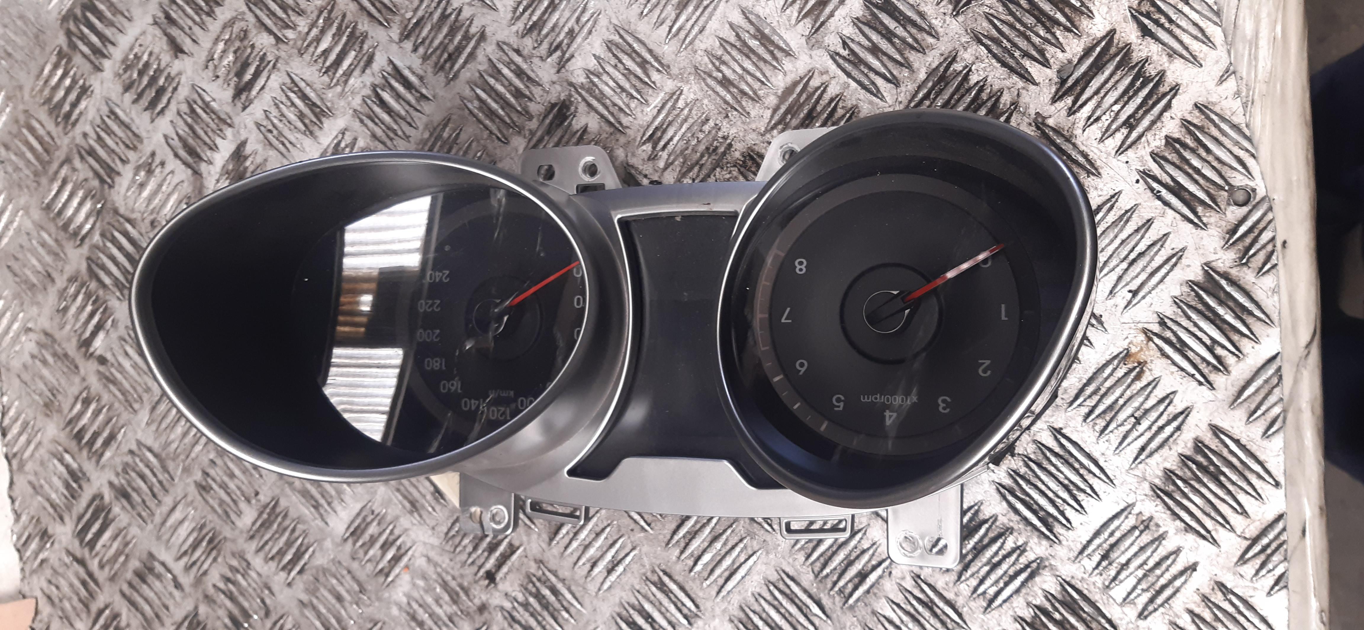 Tachimetro Hyundai Veloster 4P 1.6b 2013 940032V700 TACH183