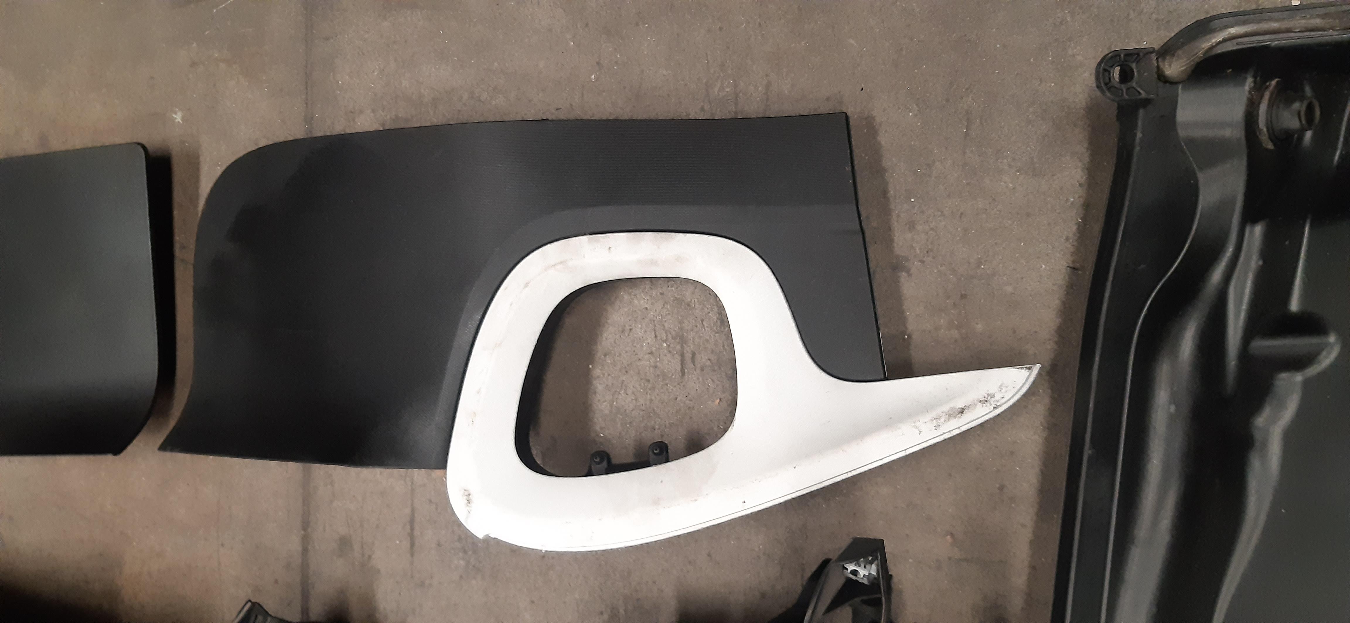 Interno completo di plastiche e tappetini in tessuto nero e grigio chiaro Smart Fortwo 3P 2017 