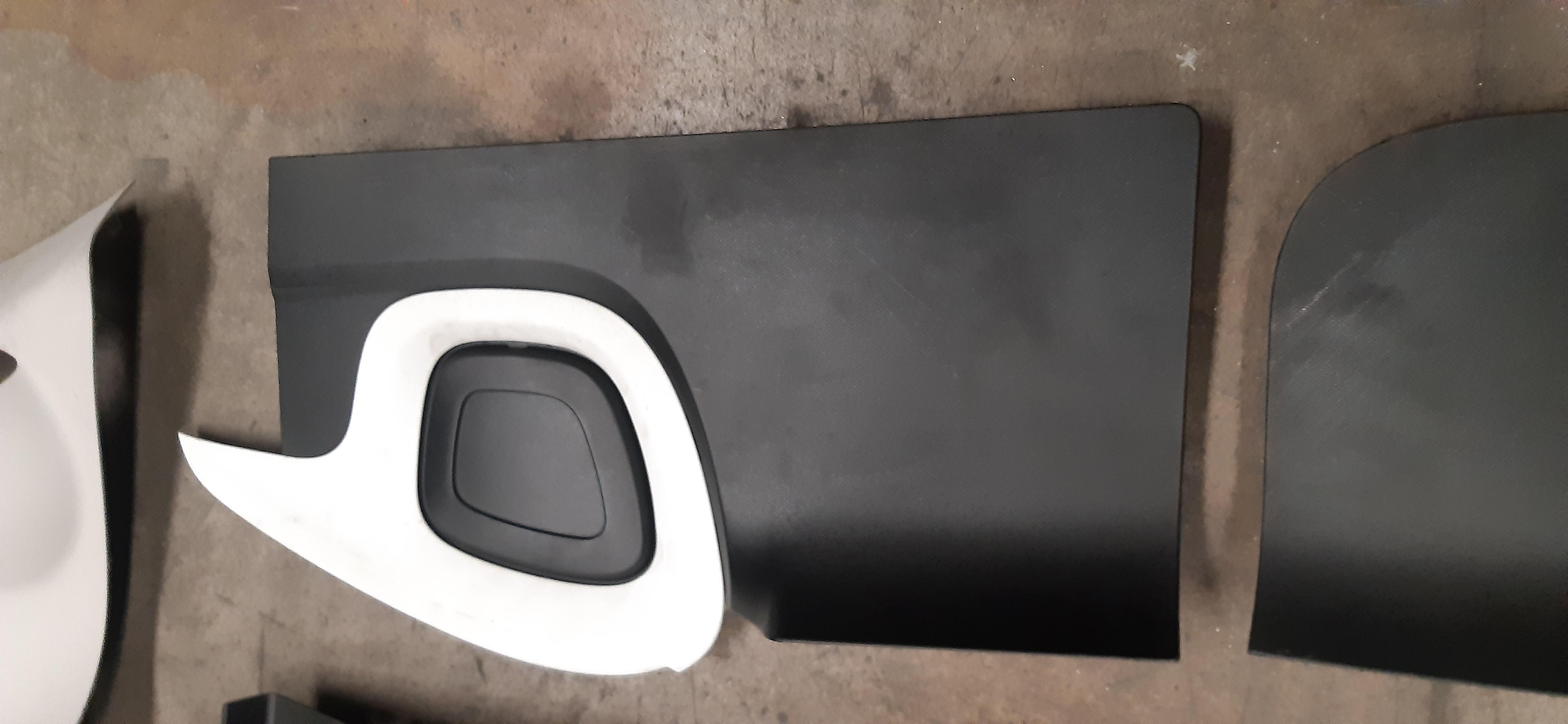 Interno completo di plastiche e tappetini in tessuto nero e grigio chiaro Smart Fortwo 3P 2017 