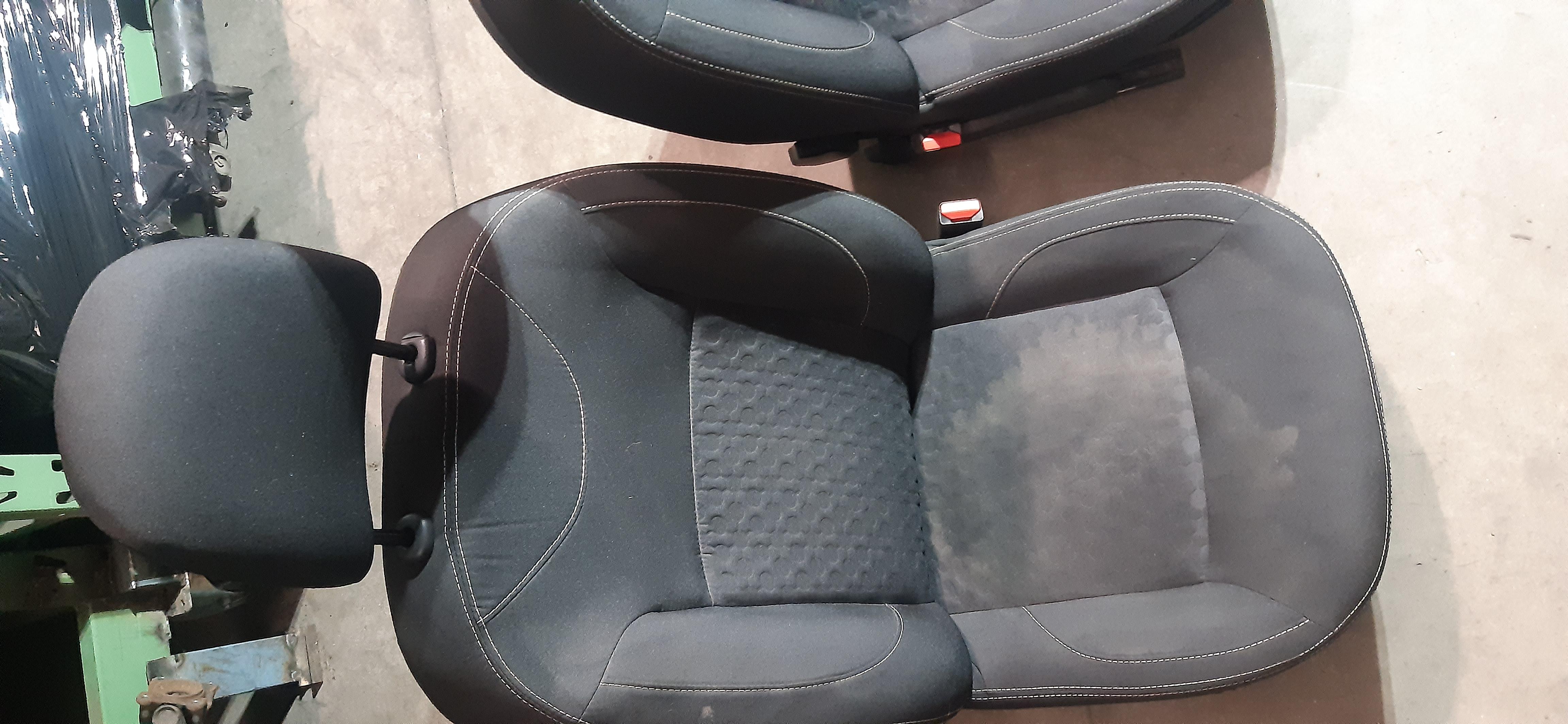 Interno completo di pannelli in Tessuto Nero e Grigio Dacia Logan MCV 5P 2015 