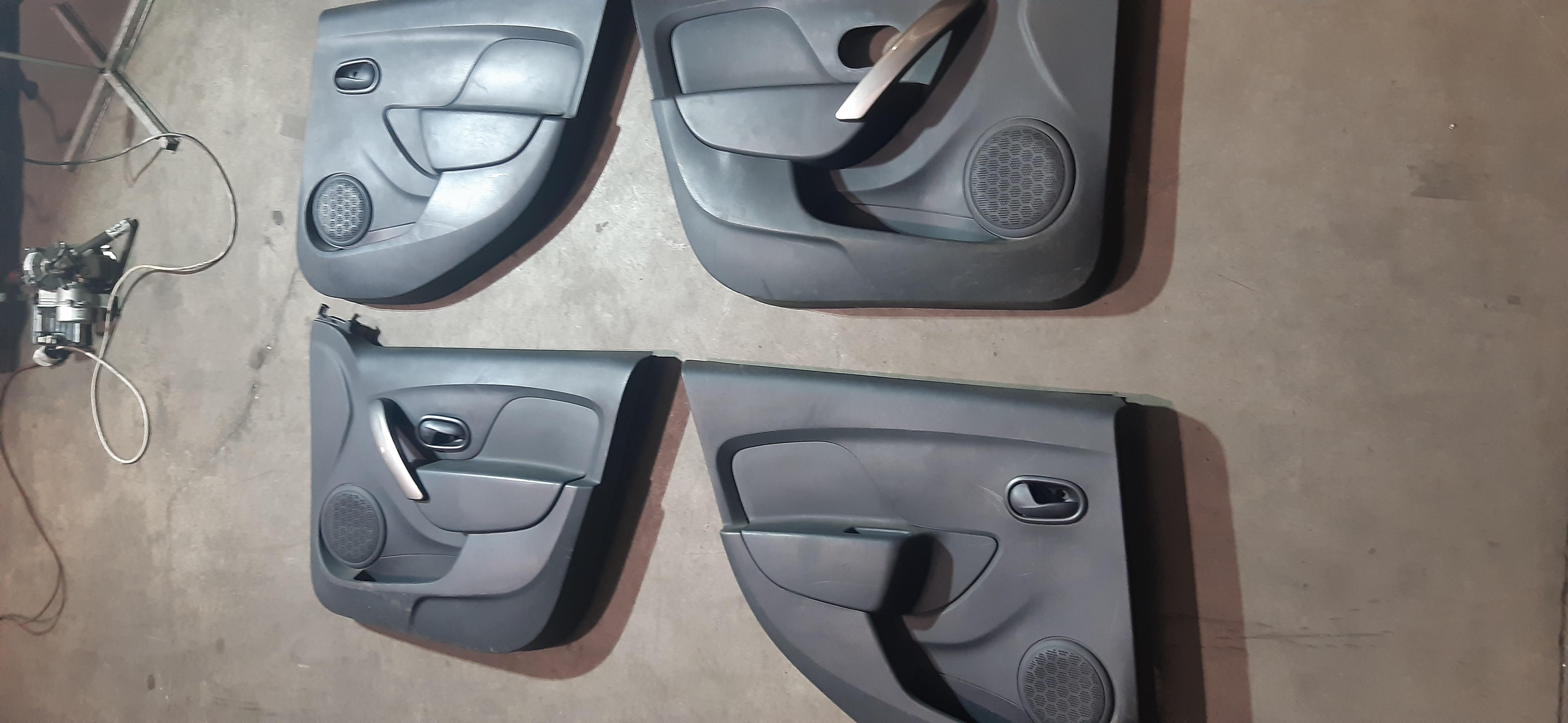 Interno completo di pannelli in Tessuto Nero e Grigio Dacia Logan MCV 5P 2015 