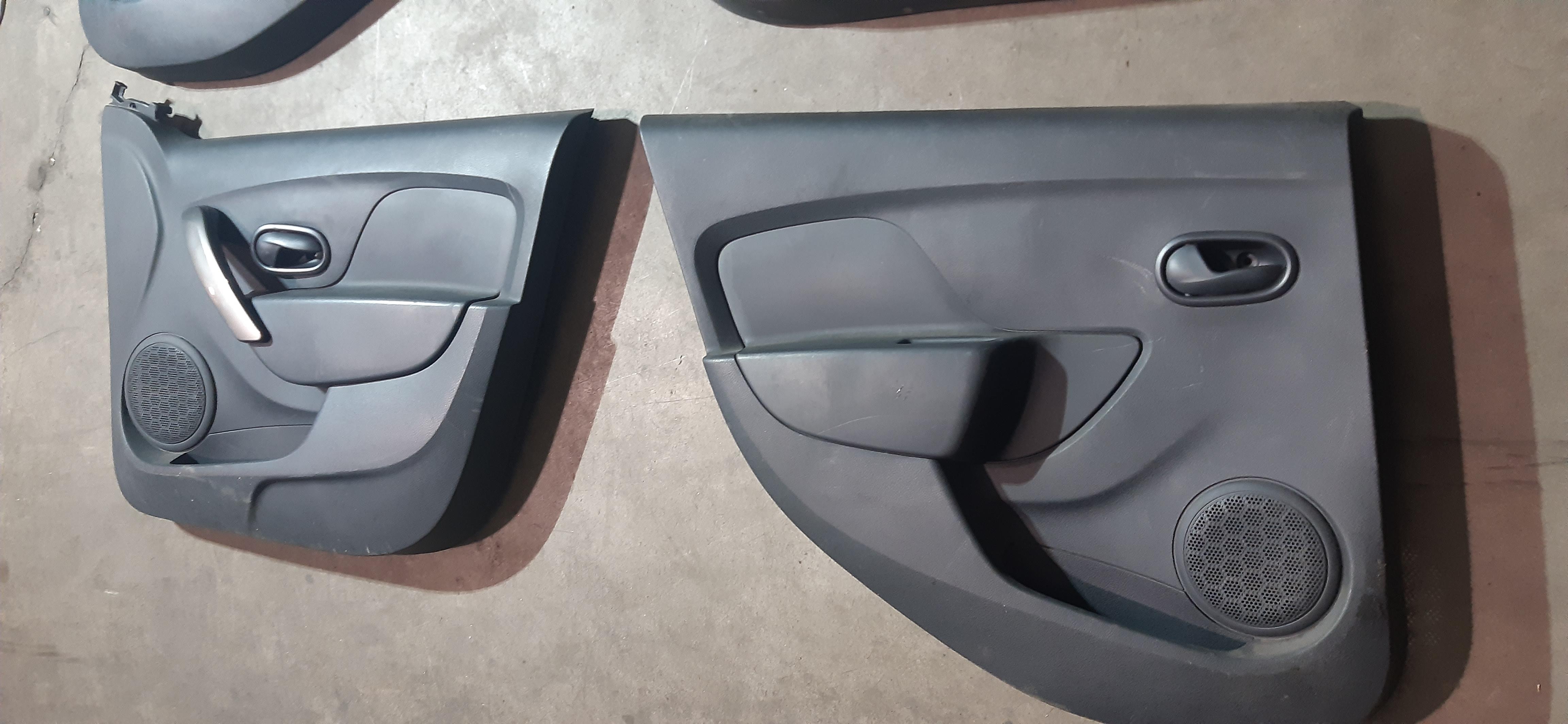 Interno completo di pannelli in Tessuto Nero e Grigio Dacia Logan MCV 5P 2015 