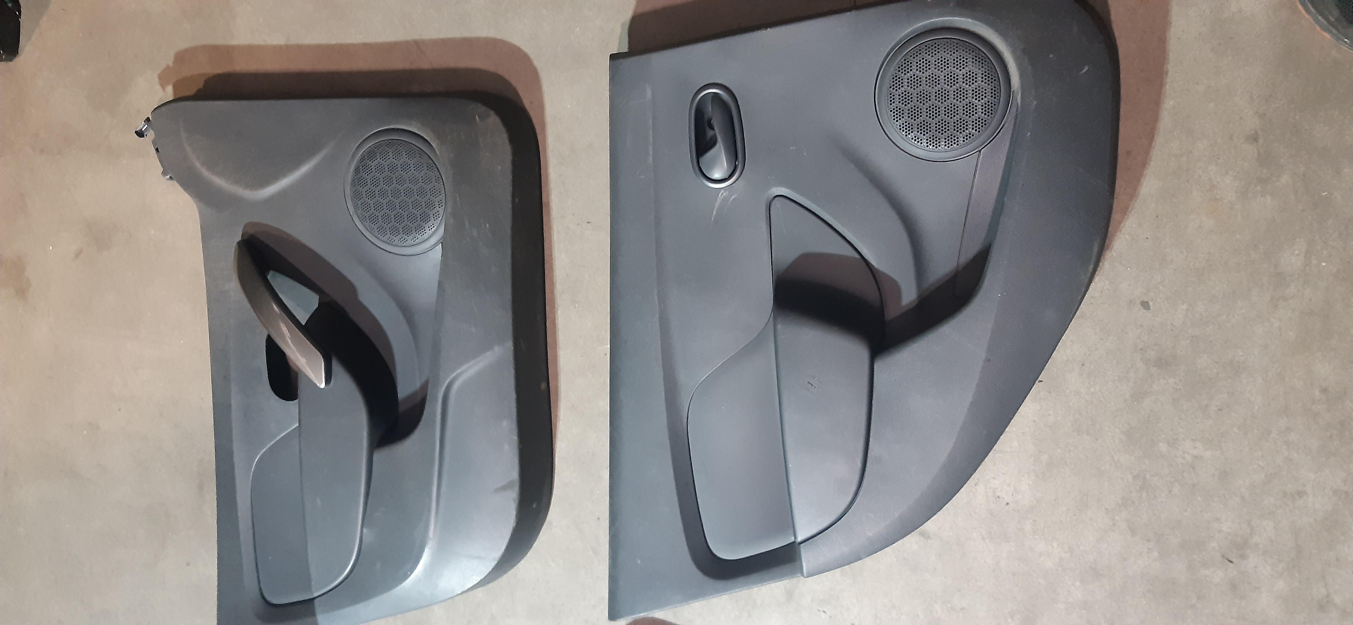 Interno completo di pannelli in Tessuto Nero e Grigio Dacia Logan MCV 5P 2015 