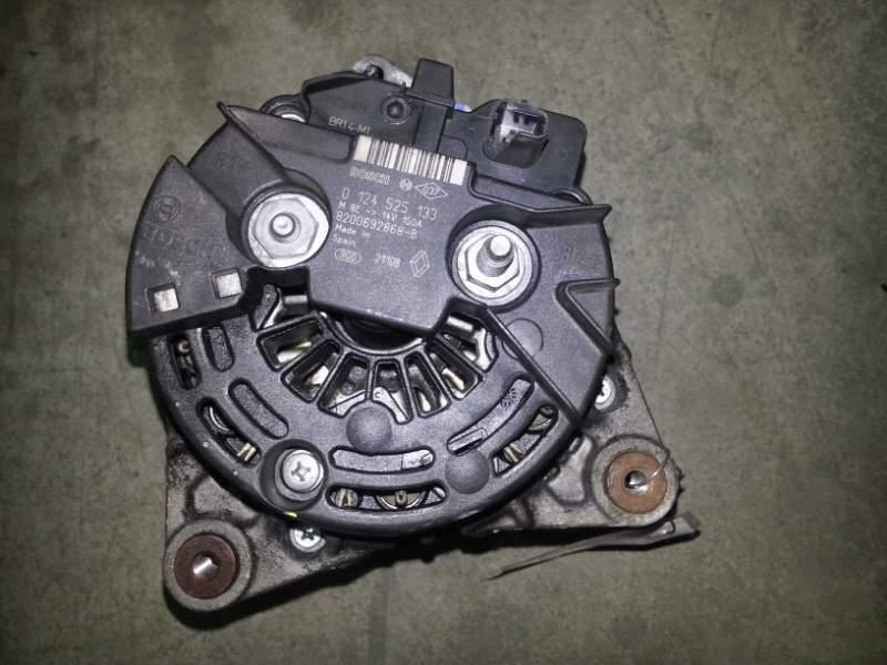 Alternatore di un Renault Master 2.5 dci 124525133 bosch G9U