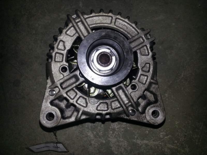 Alternatore di un Renault Master 2.5 dci 124525133 bosch G9U