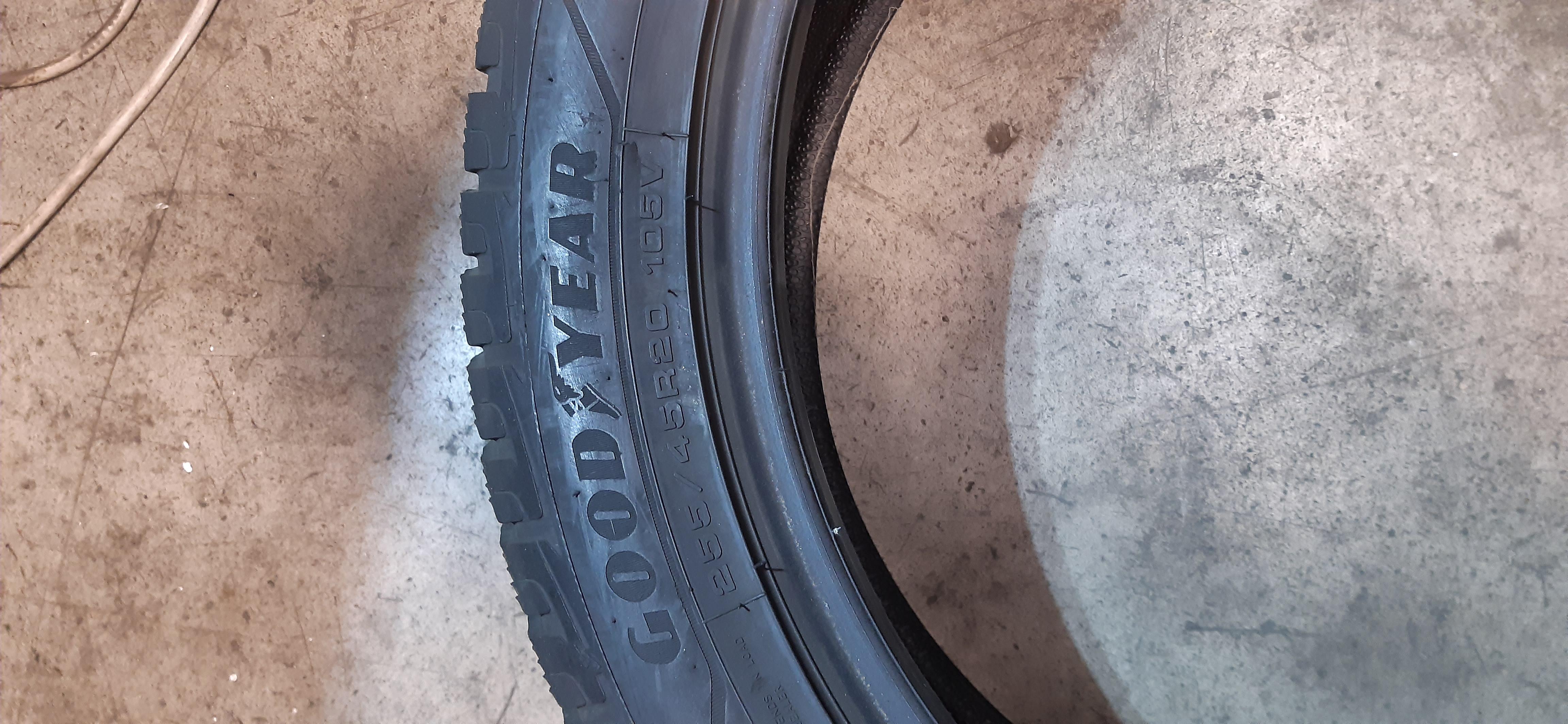 N.4 Gomme invernali GOOD YEAR 255 45 R20 105V DOT3819 GOMMUS248