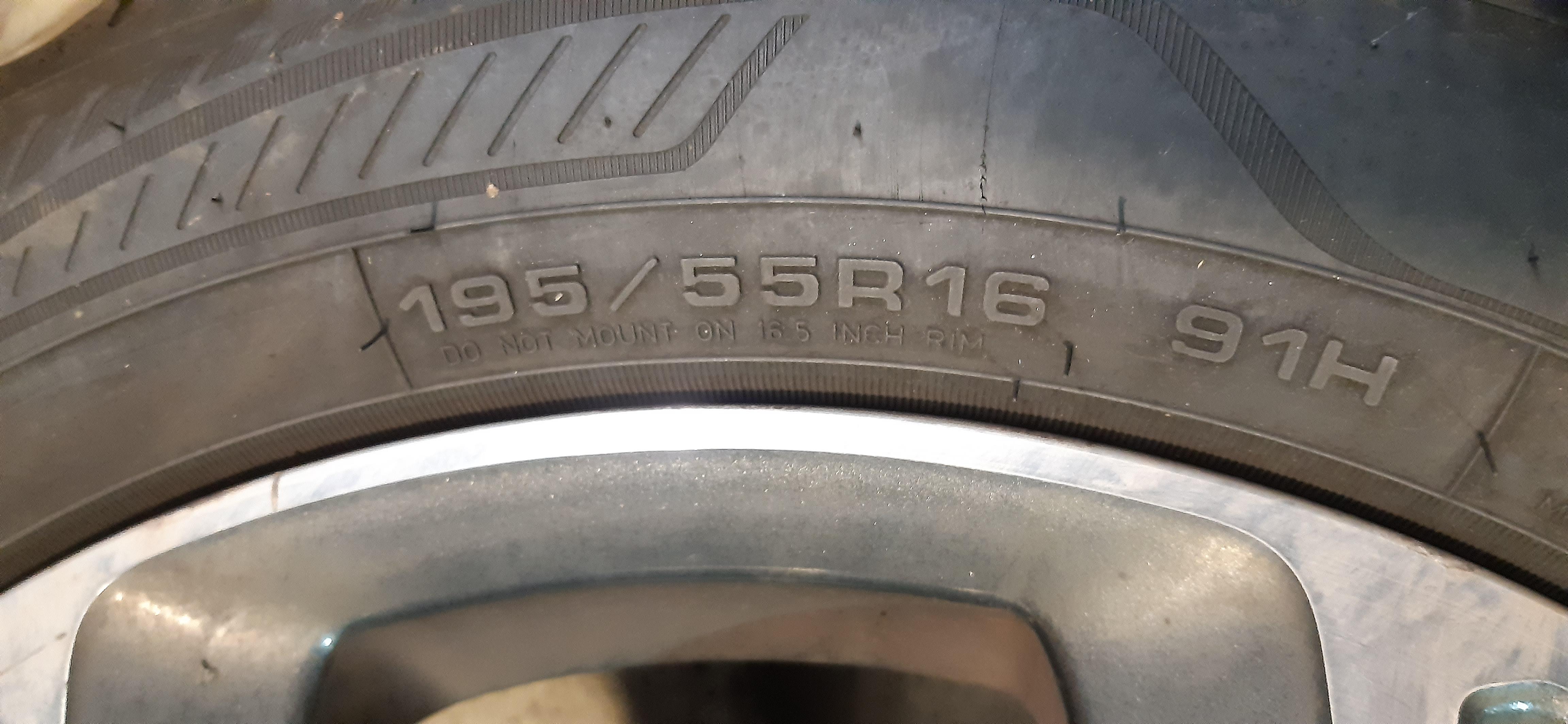 N.4 Cerchi in lega BI COLORE DIAMANTATI completi di gomme 195/55 R16 91H DOT3522 6.0J16CH4-23 Peugeot 208 2014 5P GOMMUS260