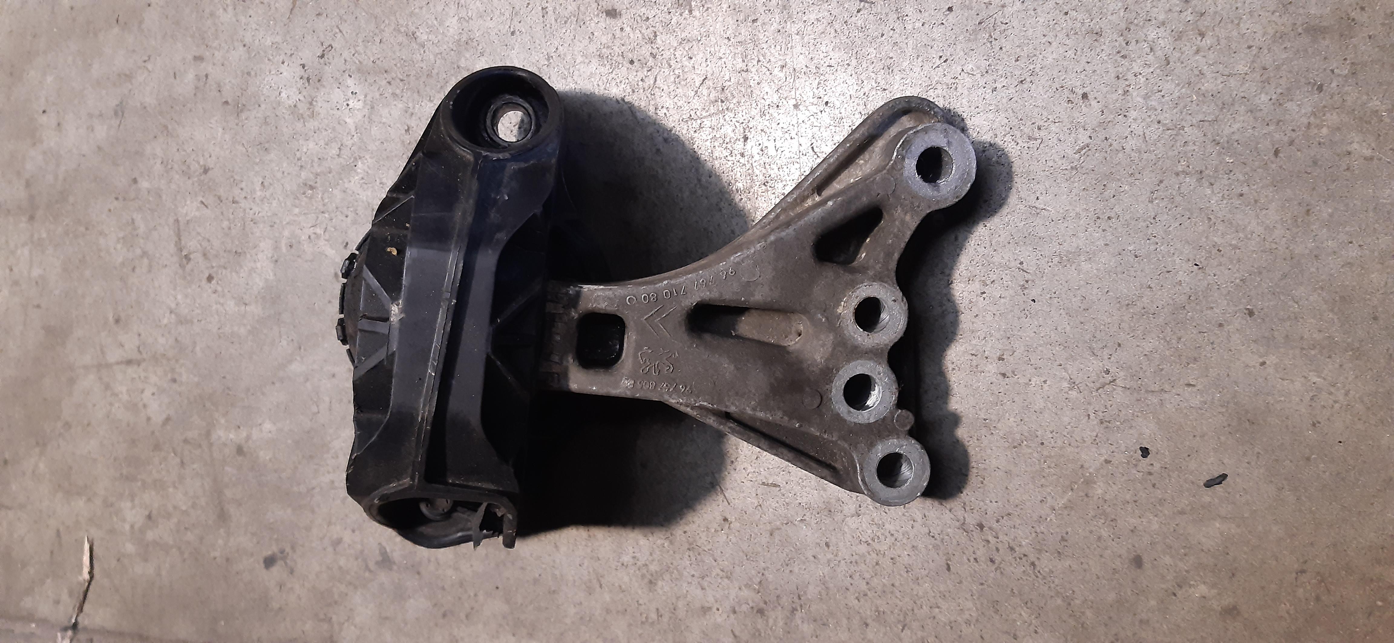 Supporto motore Peugeot 208 1.2B 2014 5P HM01 MECC2204