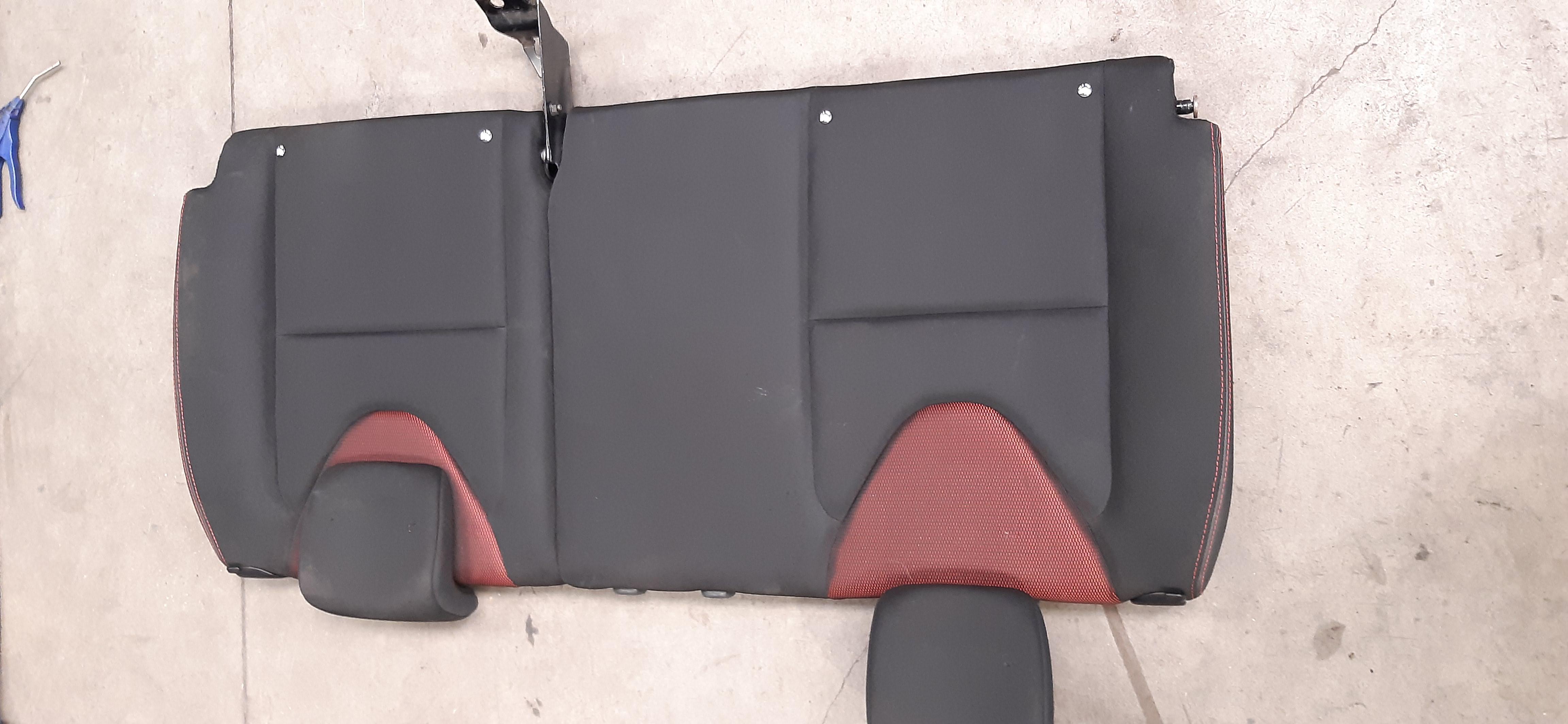 Interno completo di pannelli in Tessuto nero / Rosso Renault Clio SW 2014 5P