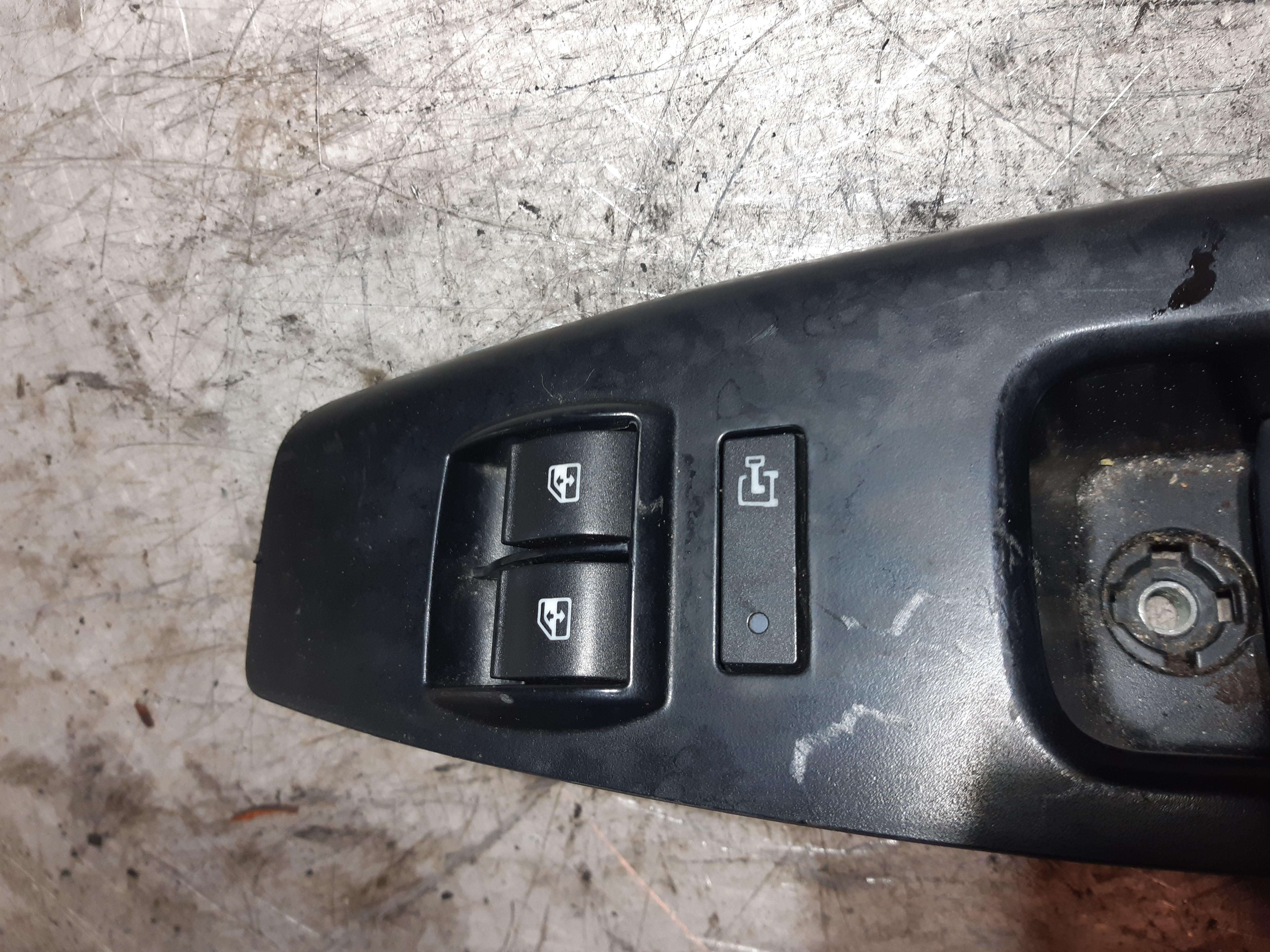 PULSANTIERA ALZAVETRO ANTERIORE SINISTRA OPEL COMBO 1.4B / METANO 2013 735484916 PULS1246