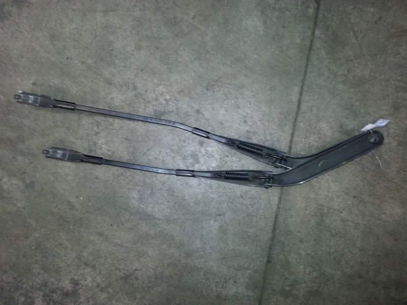 Braccetti tergicristalli anteriori BMW 320 2008