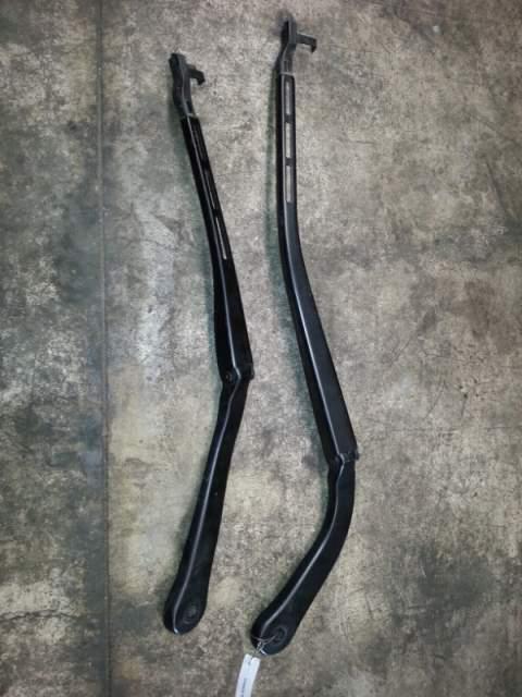 Coppia bracci per spazzole tergicristallo bmw 330 ci cabrio 2010