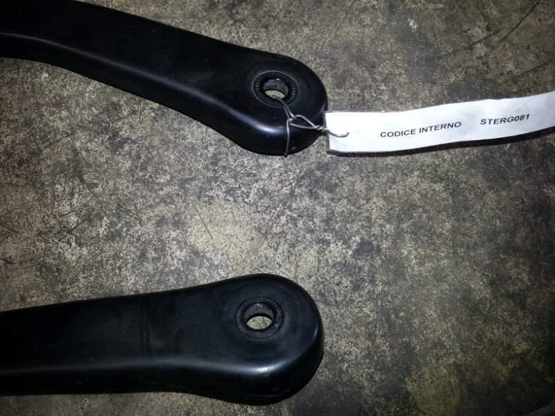 Coppia bracci per spazzole tergicristallo bmw 330 ci cabrio 2010