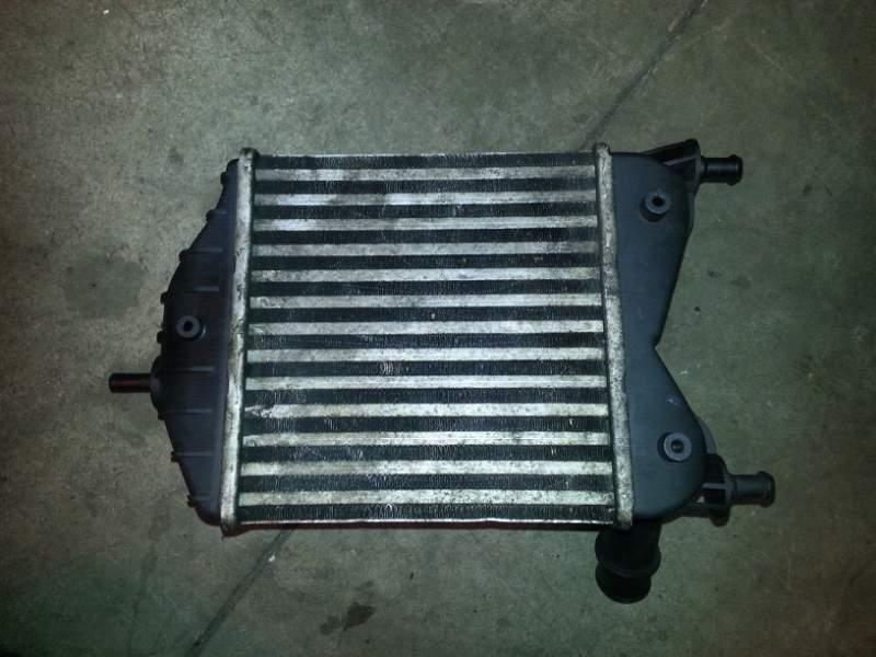 Radiatore intercooler usato Lancia musa 1.3 mj del 2007