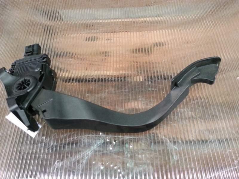 Pedale acceleratore usato Peugeot 1007 1.4 hdi 2007